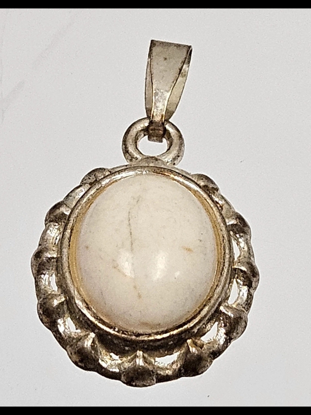 Small White Stone Silver-Tone Scalloped Pendant For Necklace